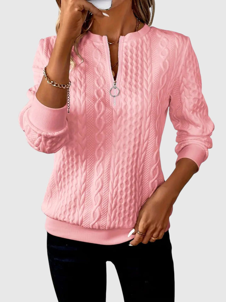 Amalie - Knitted sweater with cable pattern and zipper