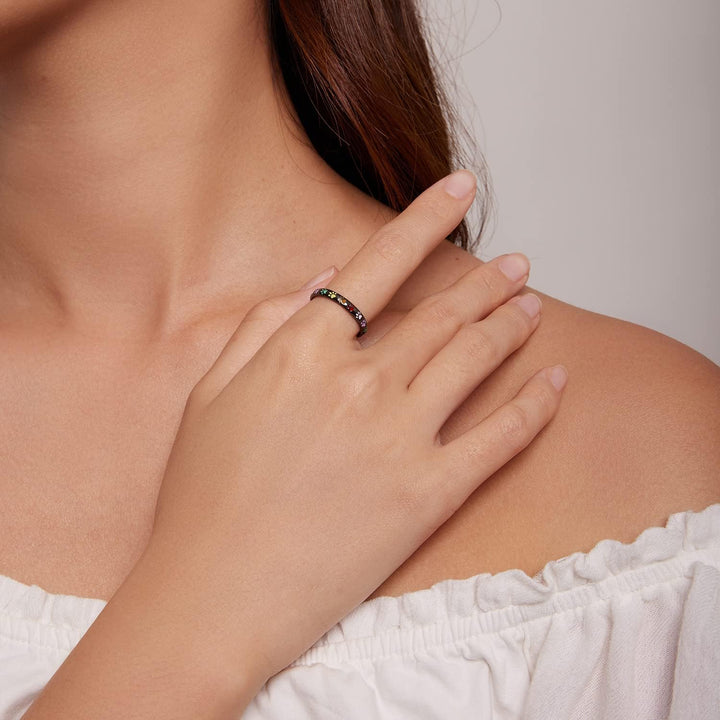 Srebrny pierścionek z wzorem w kształcie łapy