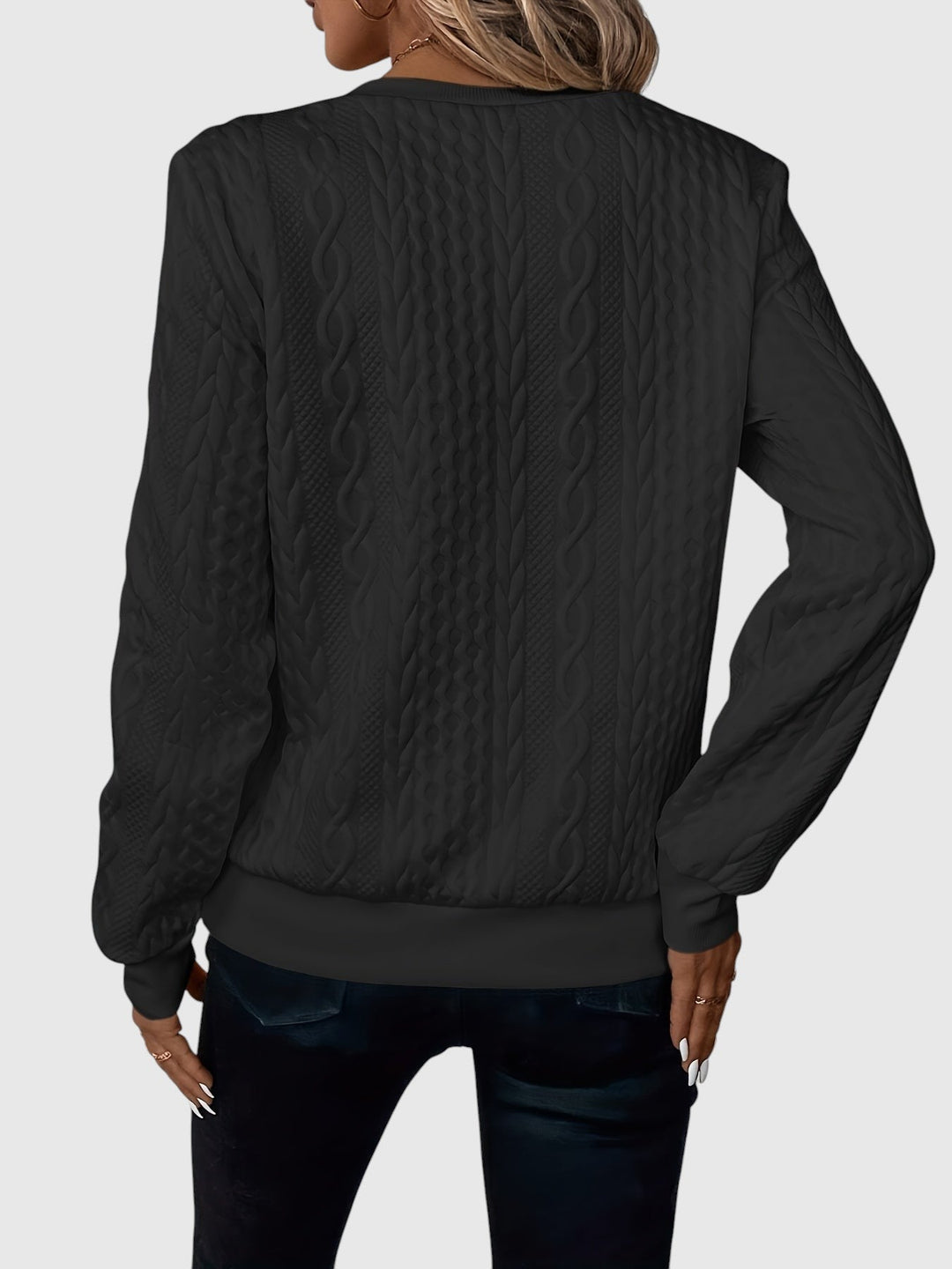 Amalie - Knitted sweater with cable pattern and zipper