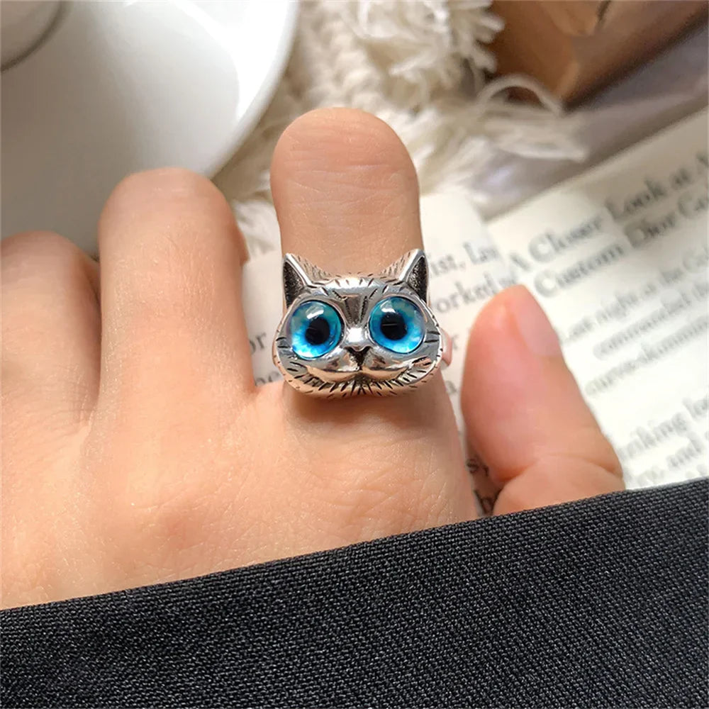 Ring with Blue-Eyed Cat – Playful Vintage Silver Ring with Animal for Cat Lovers