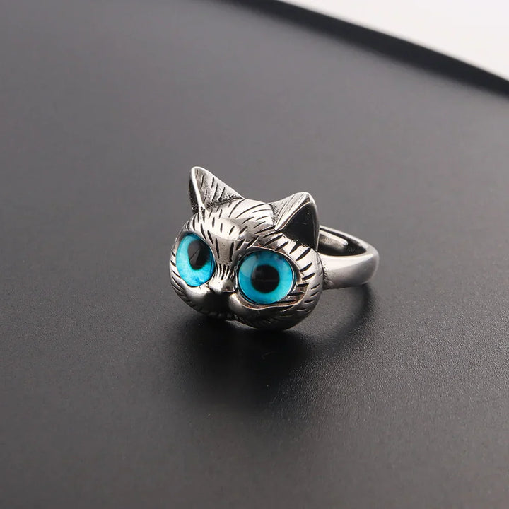 Ring with Blue-Eyed Cat – Playful Vintage Silver Ring with Animal for Cat Lovers