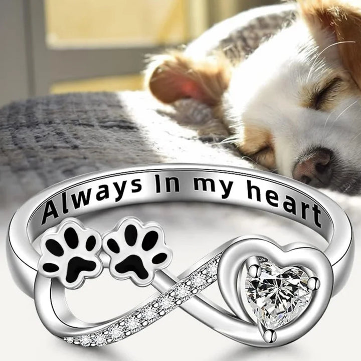 Ring with zirconia in the shape of a paw with a heart and infinity design