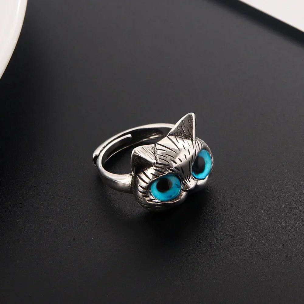 Ring with Blue-Eyed Cat – Playful Vintage Silver Ring with Animal for Cat Lovers