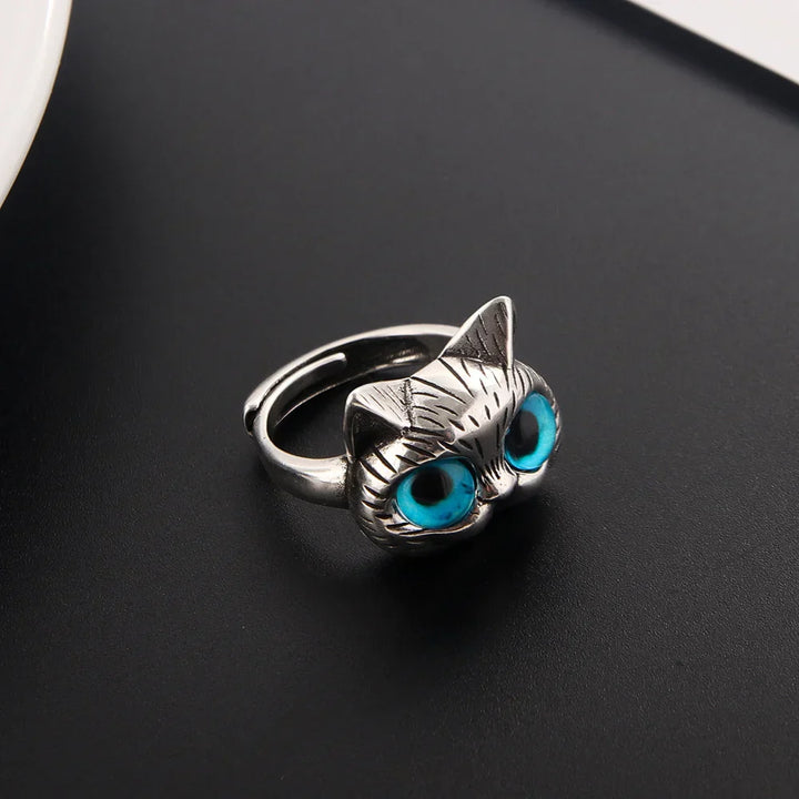 Ring with Blue-Eyed Cat – Playful Vintage Silver Ring with Animal for Cat Lovers