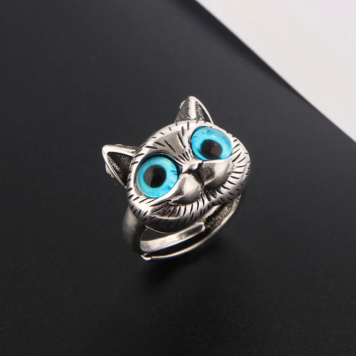 Ring with Blue-Eyed Cat – Playful Vintage Silver Ring with Animal for Cat Lovers