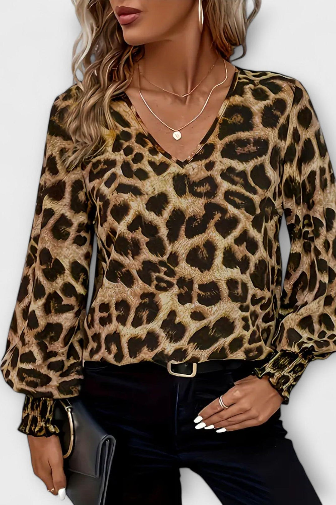 Susana - Elegant blouse in leopard print