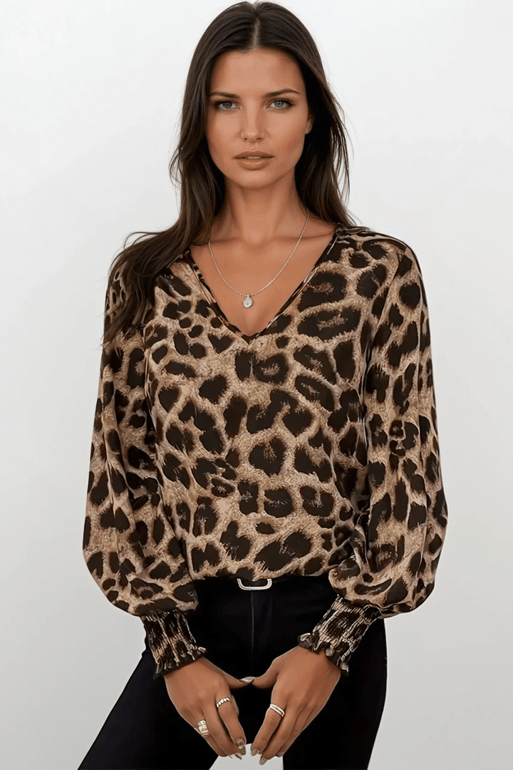 Susana - Elegant blouse in leopard print