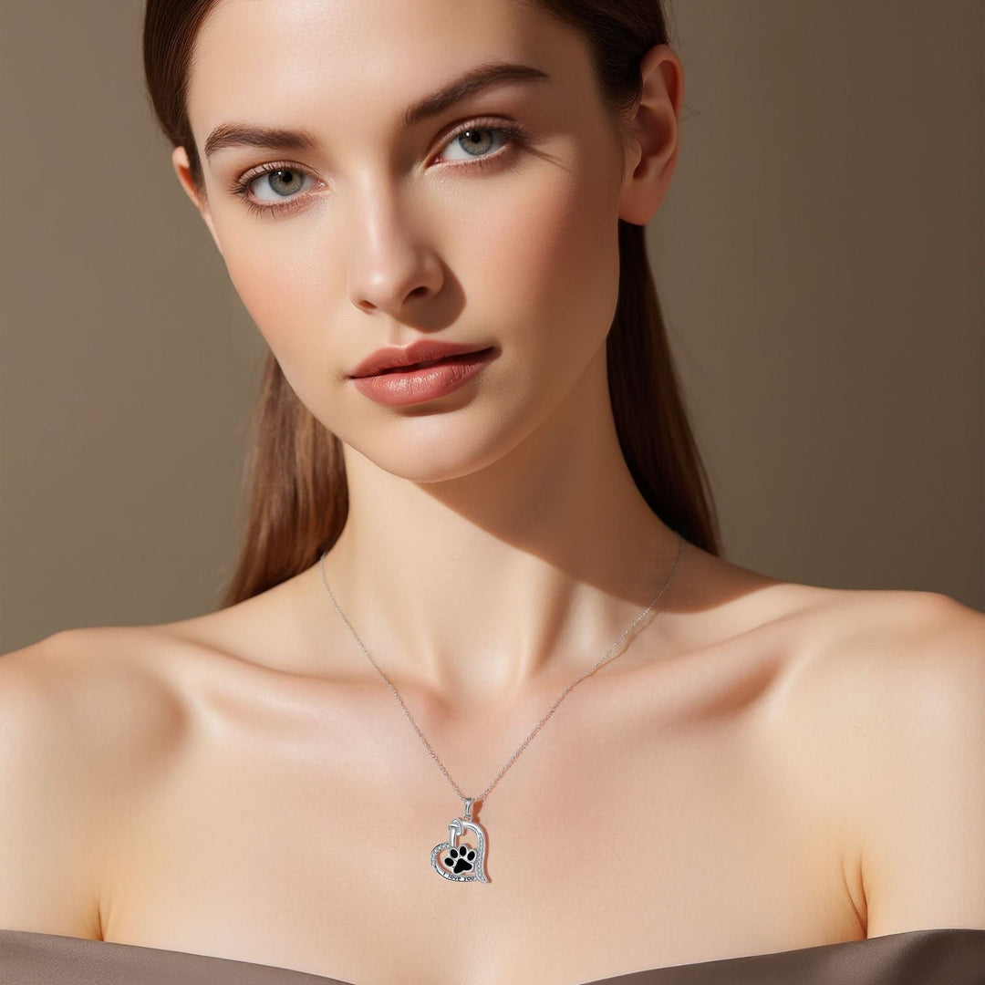 Naszyjnik z odciskiem łapy psa w kształcie serca z cyrkoniami