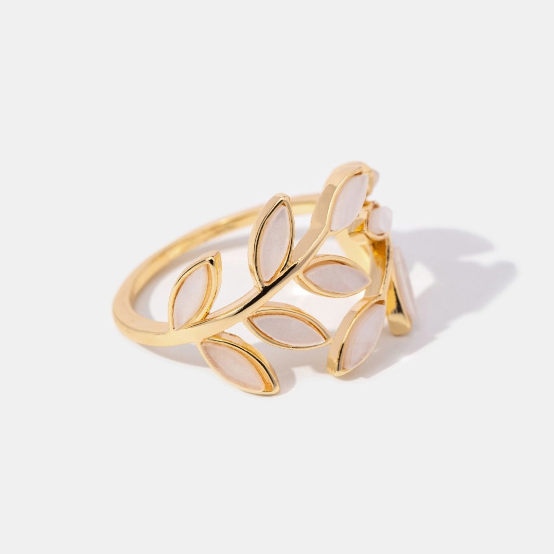 Serene - Ring with Leaf Gold