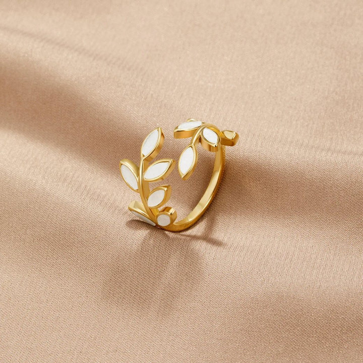 Serene - Ring with Leaf Gold